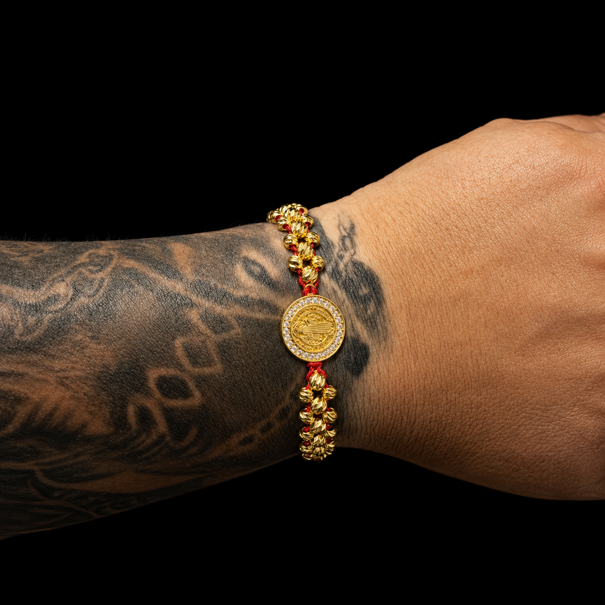 Pulsera tres carriles San Benito oro laminado 18K