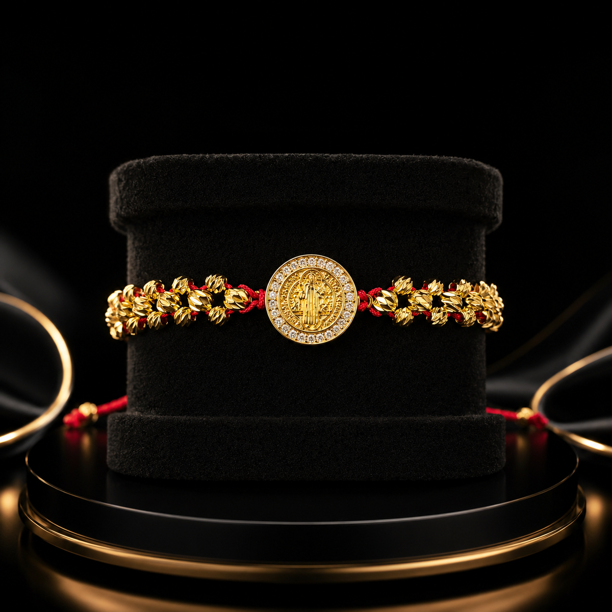 Pulsera tres carriles San Benito oro laminado 18K